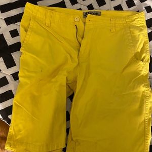 Yellow men’s cargo shorts